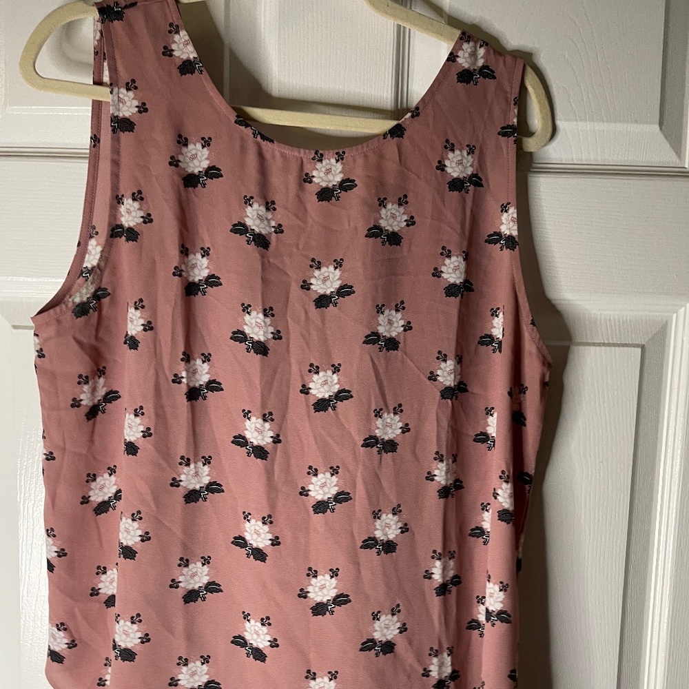 Chiffon sleeveless blouse